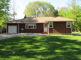 3 Pauls Ct, Hauppauge, NY 11788