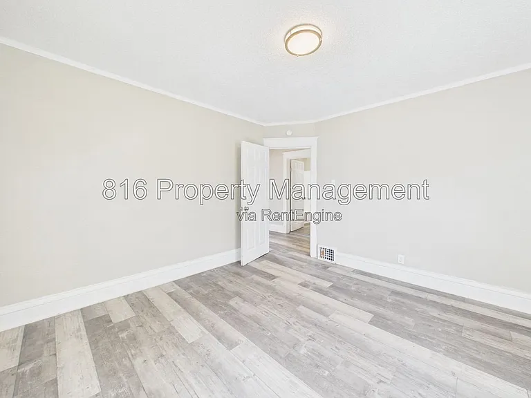 3205 E 31st St — Photo 19