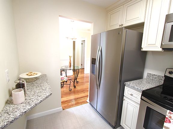 3rd image of 3301 S Stafford St APT A2