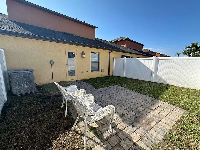 910 Luminary Cir — Photo 9
