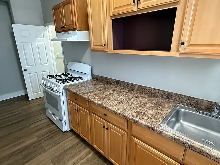 341 Peck St #B — Photo 3