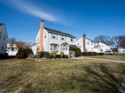 111 Elmwood Dr, Elmwood Park, NJ, 07407