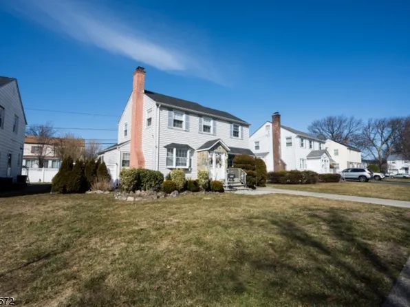 111 Elmwood Dr, Elmwood Park Boro, NJ 07407