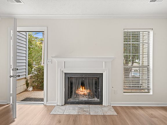 2nd image of 6619 Wellington Sq