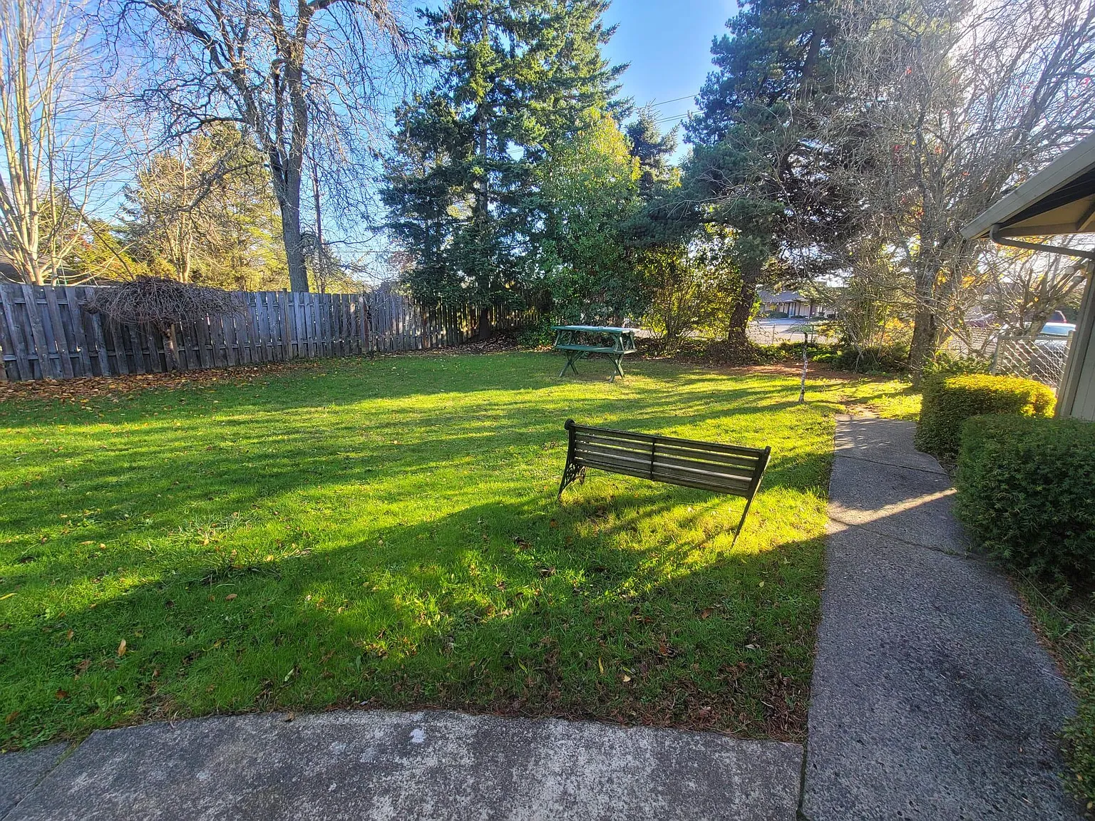 5 bed, 2273 sqft, $2,400 — Photo 2
