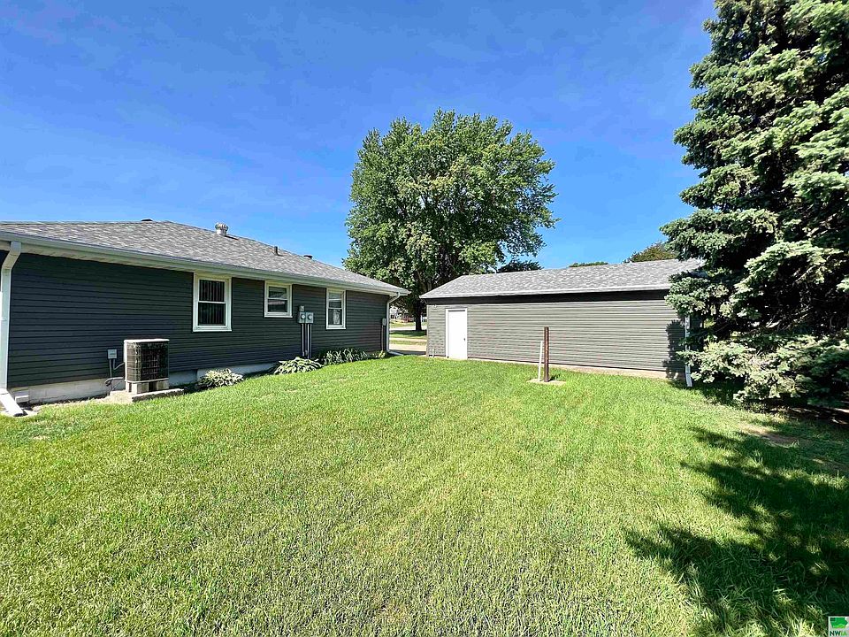 109 W Cedar St, Hinton, IA 51024 Zillow