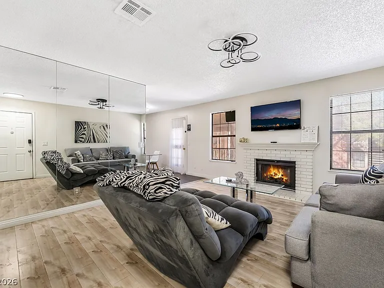 5576 W Rochelle Ave #43C — Photo 6
