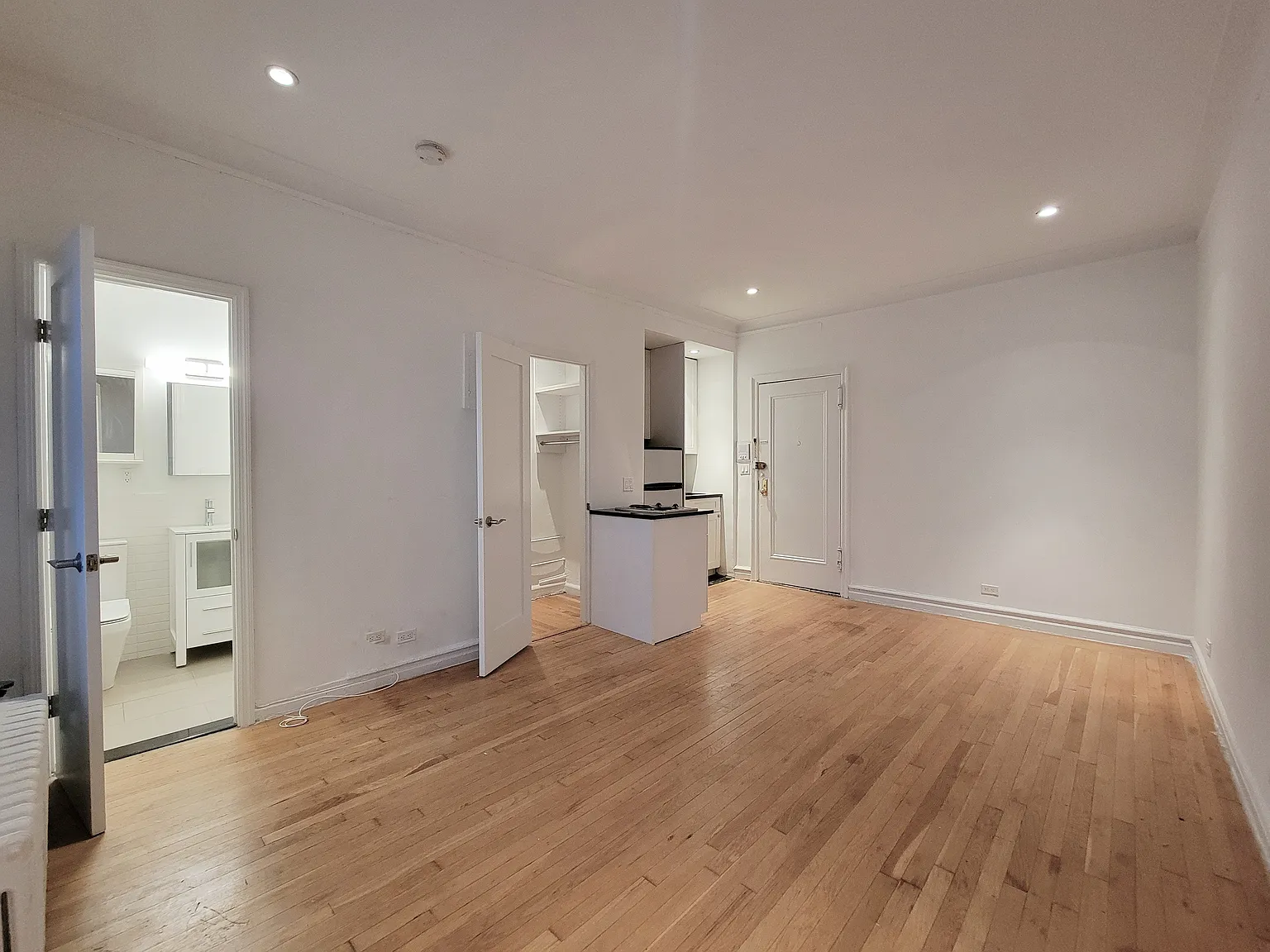 172 5th Avenue — Photo 3