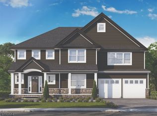 11 Rosewood Ct, Livingston, NJ 07039