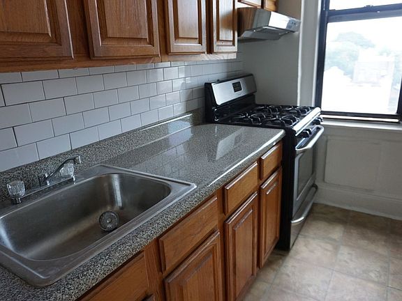 2nd image of 3114 35th St APT 5F