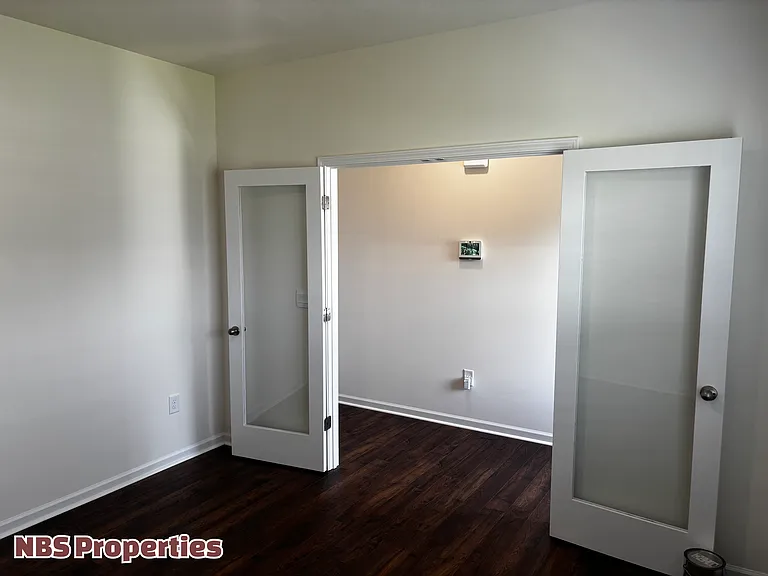 935 Utopia Ln — Photo 23