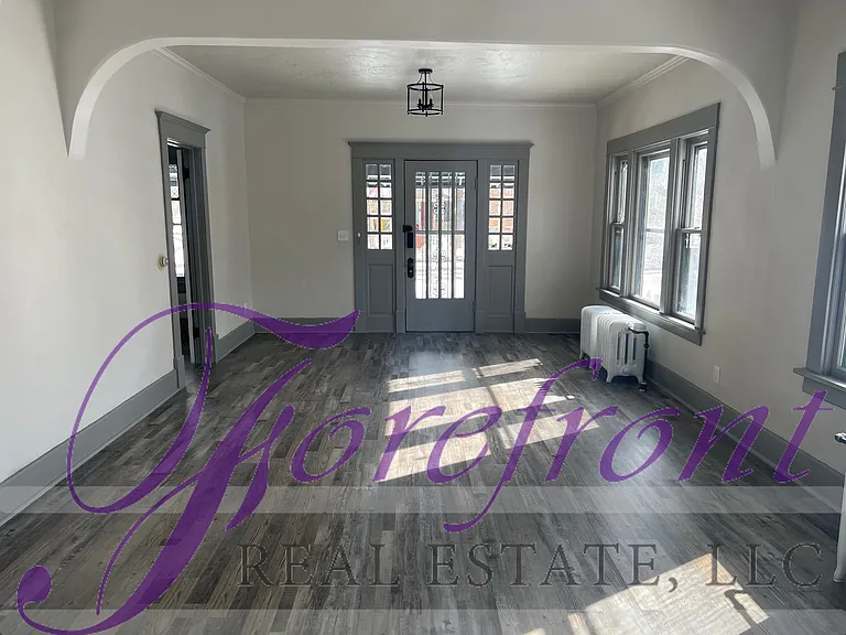 232 S Kenwood St — Photo 3