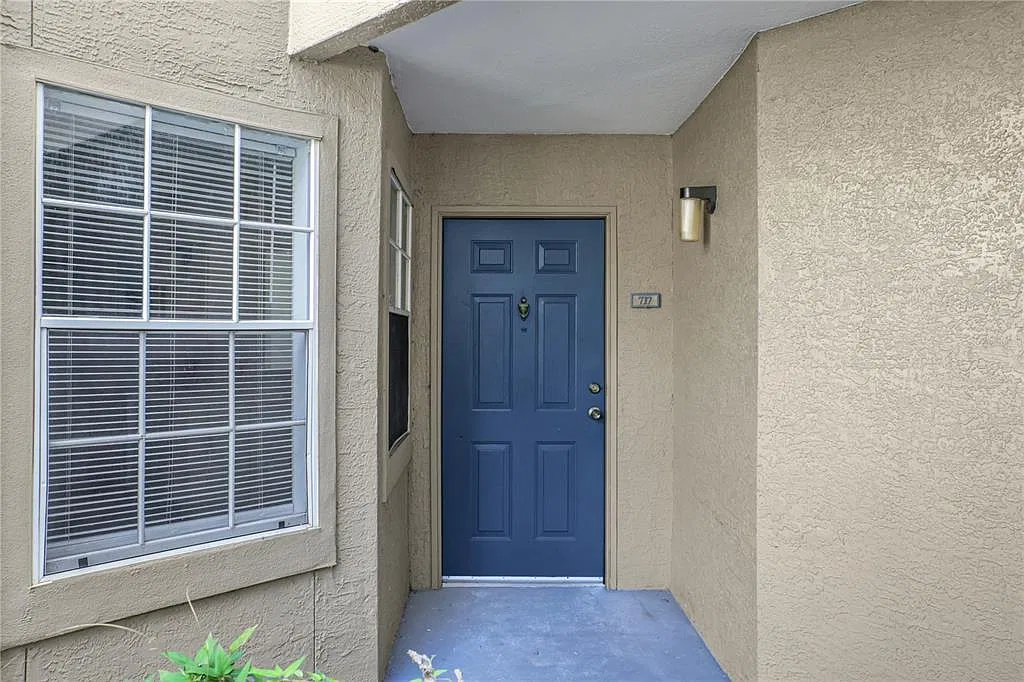 3 bed, 2.0 bath, 1423 sqft, $2,100 — Photo 3