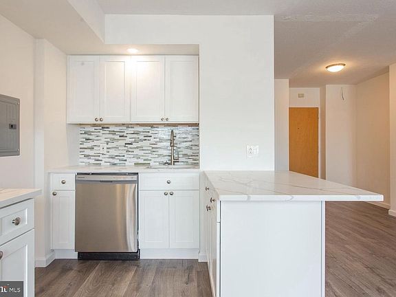 5th image of 2101 Chestnut St APT 1025