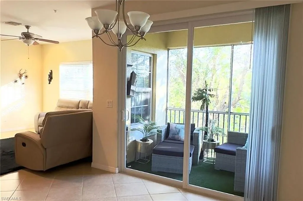 3 bed, 2.0 bath, 1440 sqft, $2,900 — Photo 2