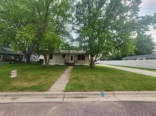 912 Riverview Rd, Saint Peter, MN 56082