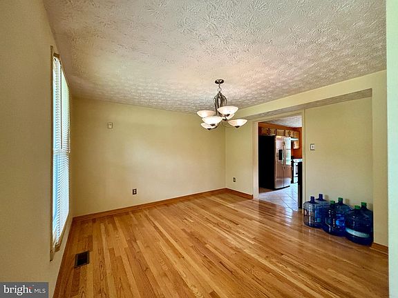 3rd image of 3204 Geaton Dr
