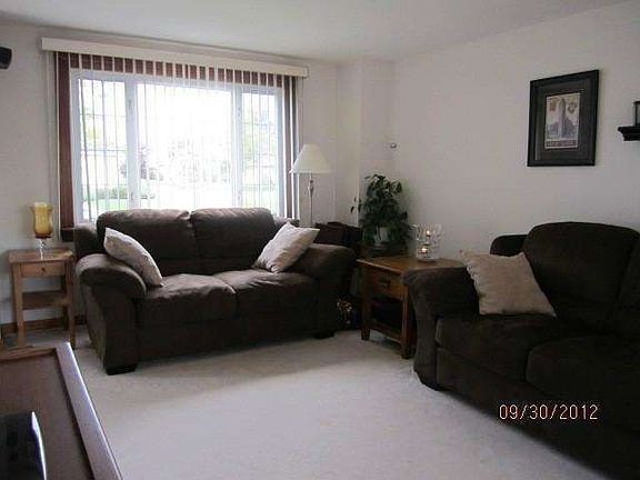 4th image of 385 N Creek Dr