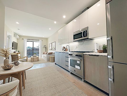 1st image of 398 Kings Hwy #401