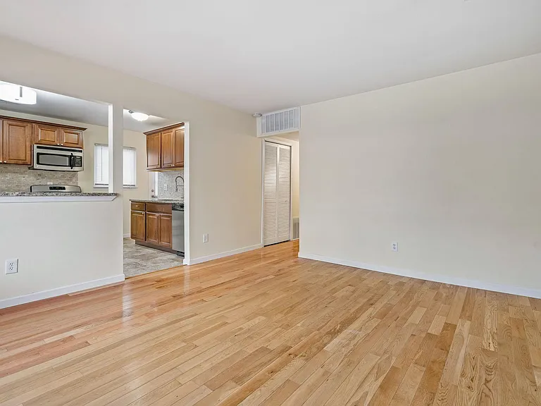 973 E Forteen Mile Rd — Photo 4