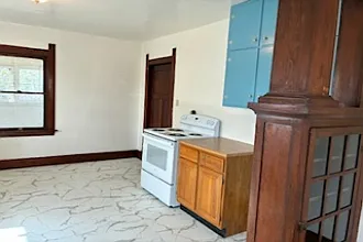 425 W Apache Ave — Photo 9