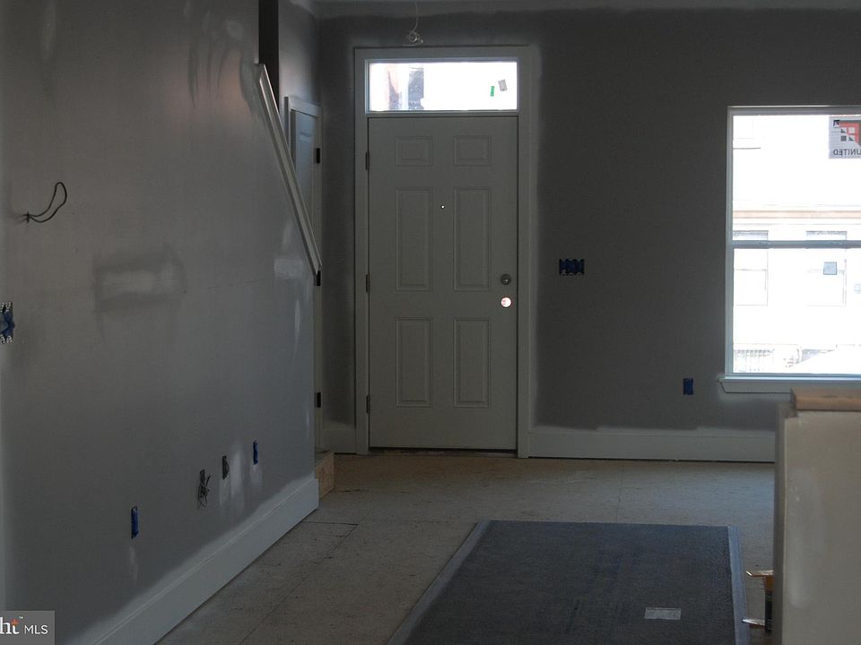 2nd image of 910 N Lombard St