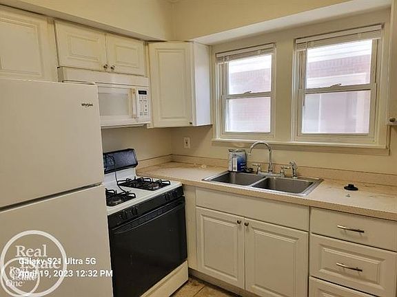 5th image of 38 Spokane Dr