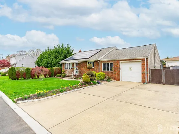 134 Lee Ave, Hopelawn, NJ 08861