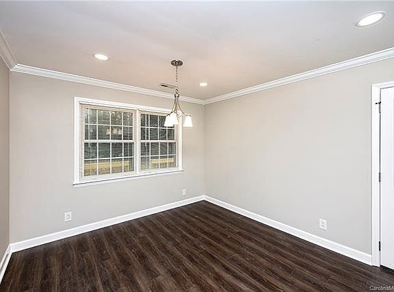 5th image of 3708 Castlerock Dr