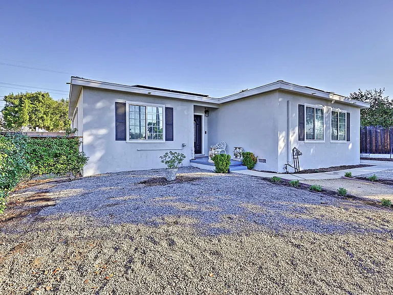1051 Amador St — Photo 2