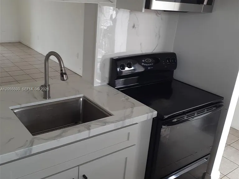 2800 NW 56th Ave #H404 — Photo 3