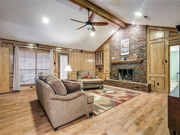4th image of 411 N Balfour Dr