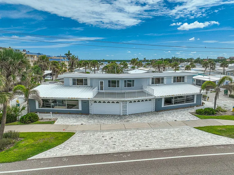 3750 Gulf Of Mexico Dr — Photo 28