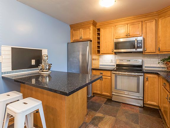 3rd image of 12101 Schmidt Cres #1