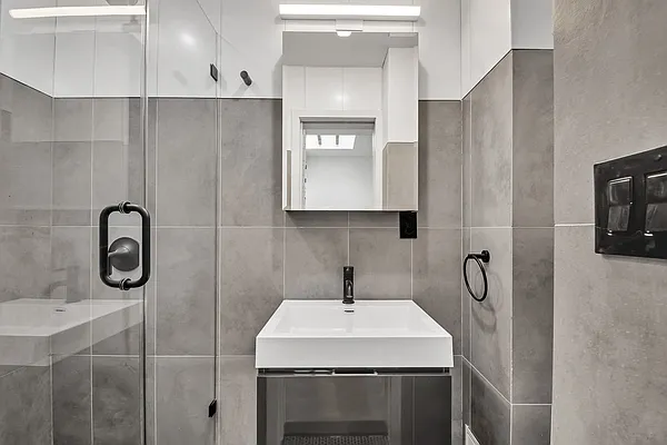 Rented by Bold New York | media 12