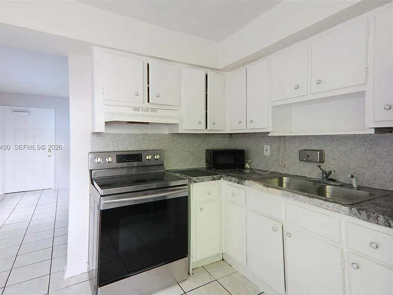1321 N 58th Ave #1321 — Photo 8