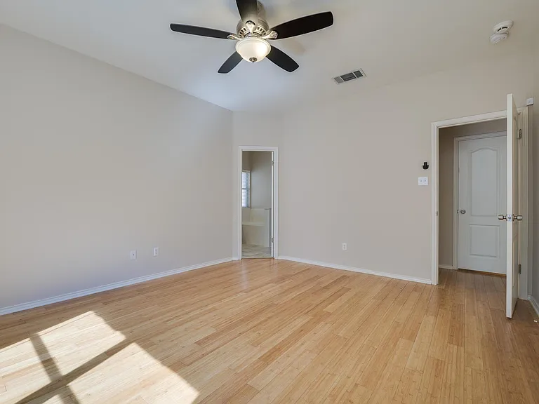 5709 Pecanwood Ln — Photo 17