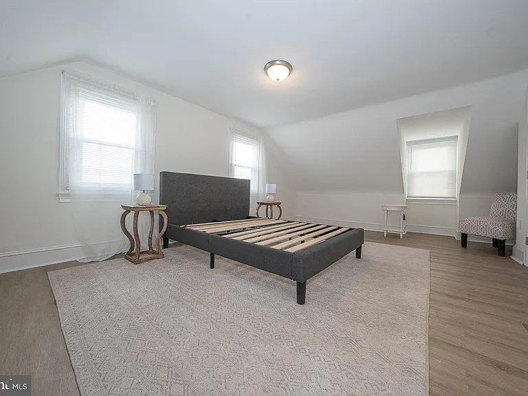 717 Miller St — Photo 33