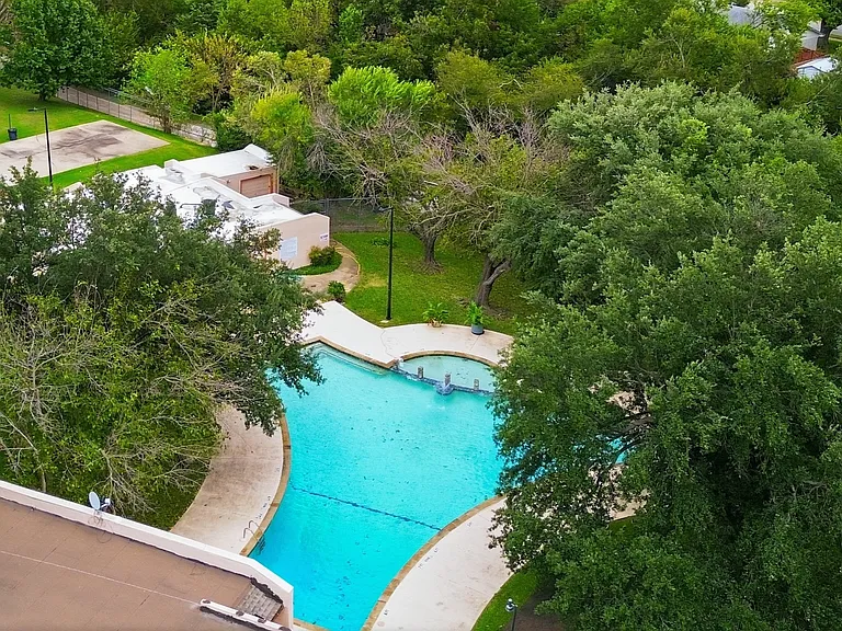 334 Valley Park Dr — Photo 33
