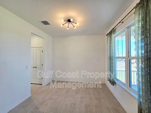 4th image of 5805 Fieldmoor Ct