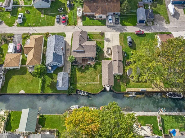 138 Island Ct, Algonac, MI 48001