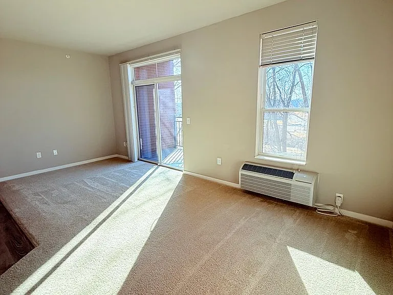 Lincoln Street Apartments — Photo 33