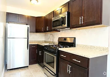 Lennox Apartments — Photo 9