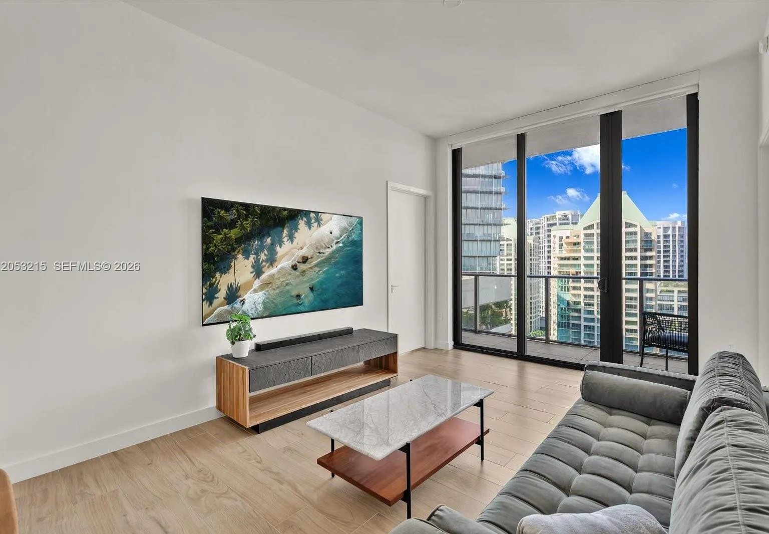 2 bed, 2.0 bath, 845 sqft, $10,000 — Photo 3