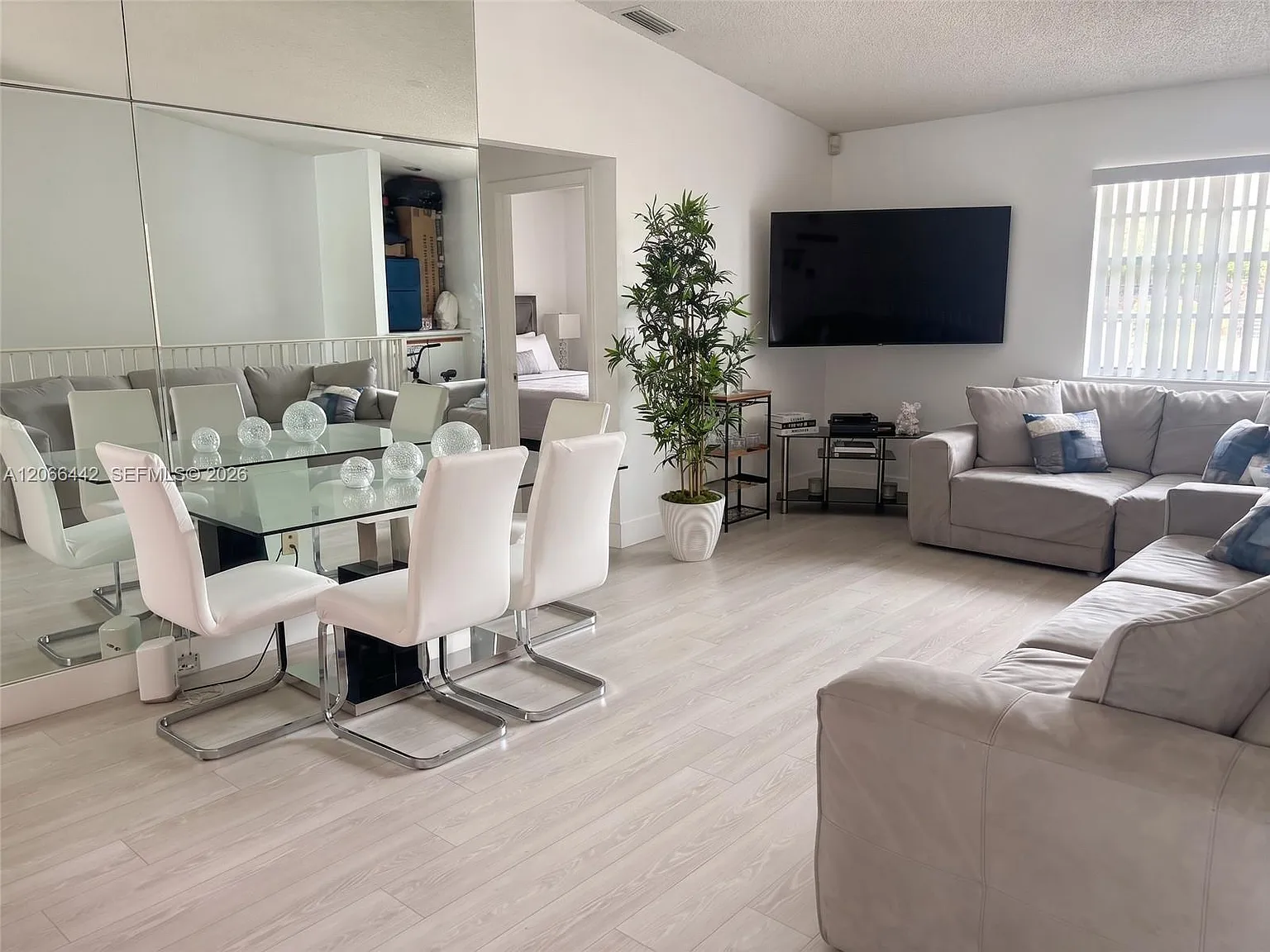Lago Del Rey Condo — Photo 4