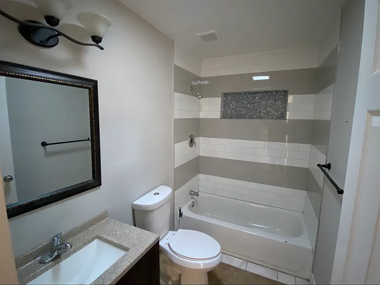 2218 E Arbor Cir — Photo 3