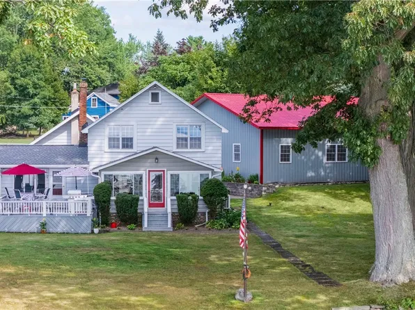 29 Willard Dr, Bernhards Bay, NY 13028