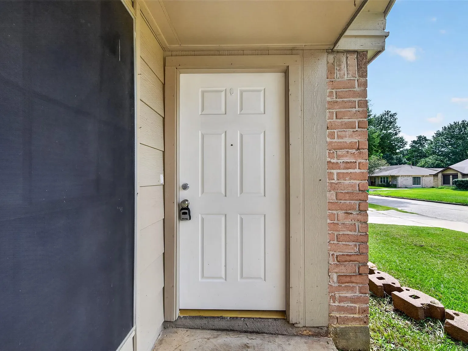3 bed, 2.0 bath, 1228 sqft, $1,500 — Photo 4