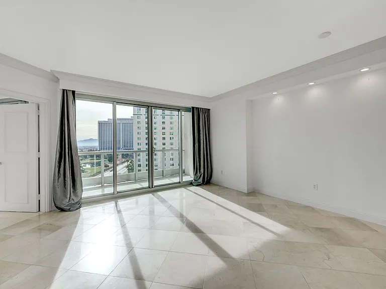 322 Karen Ave #804 — Photo 7