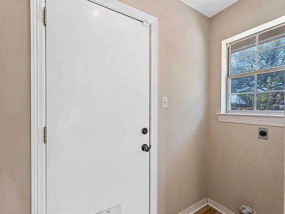 5th image of 995 Terraha Dr